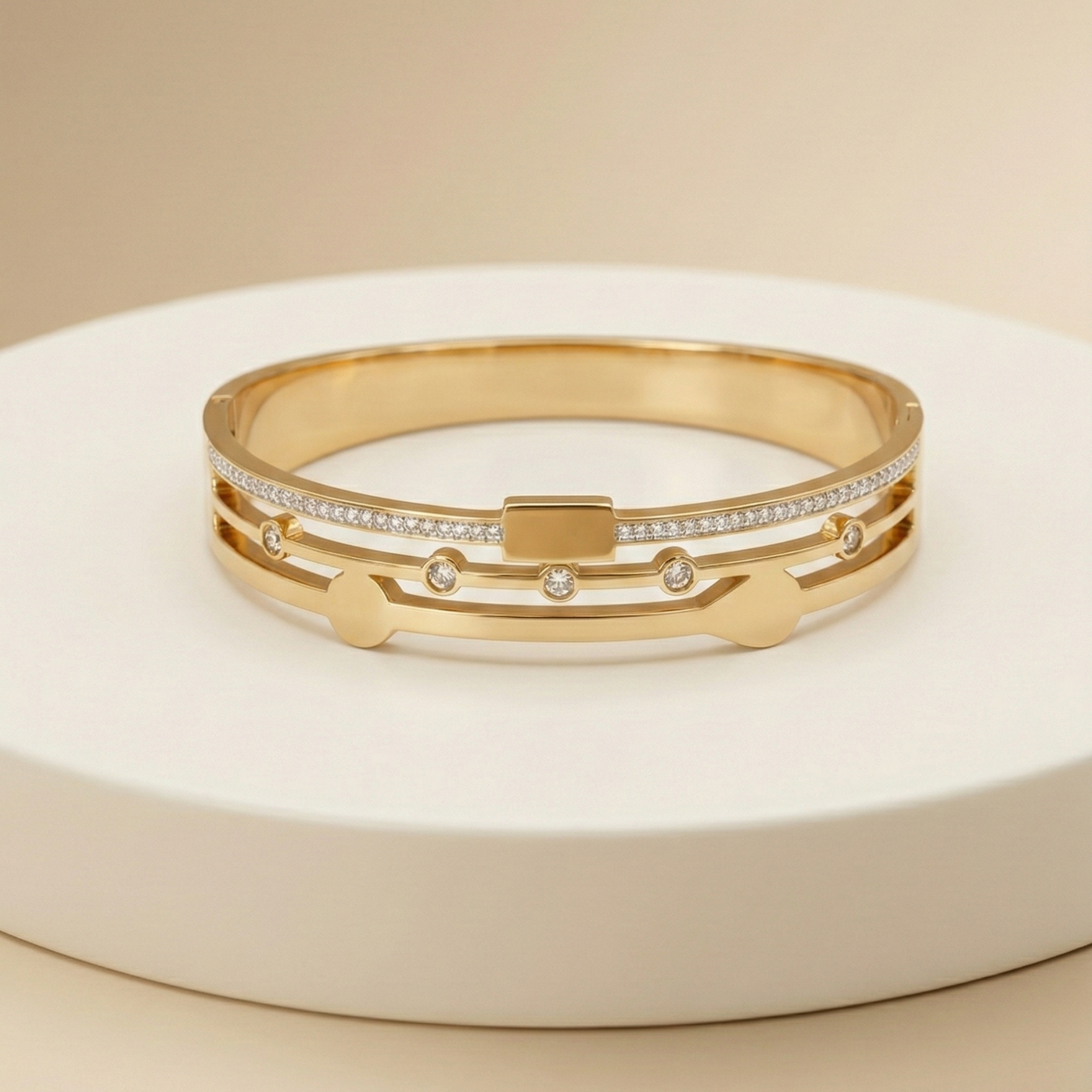 Imperial Arc Diamond Bangle – Gold Prestige Edition