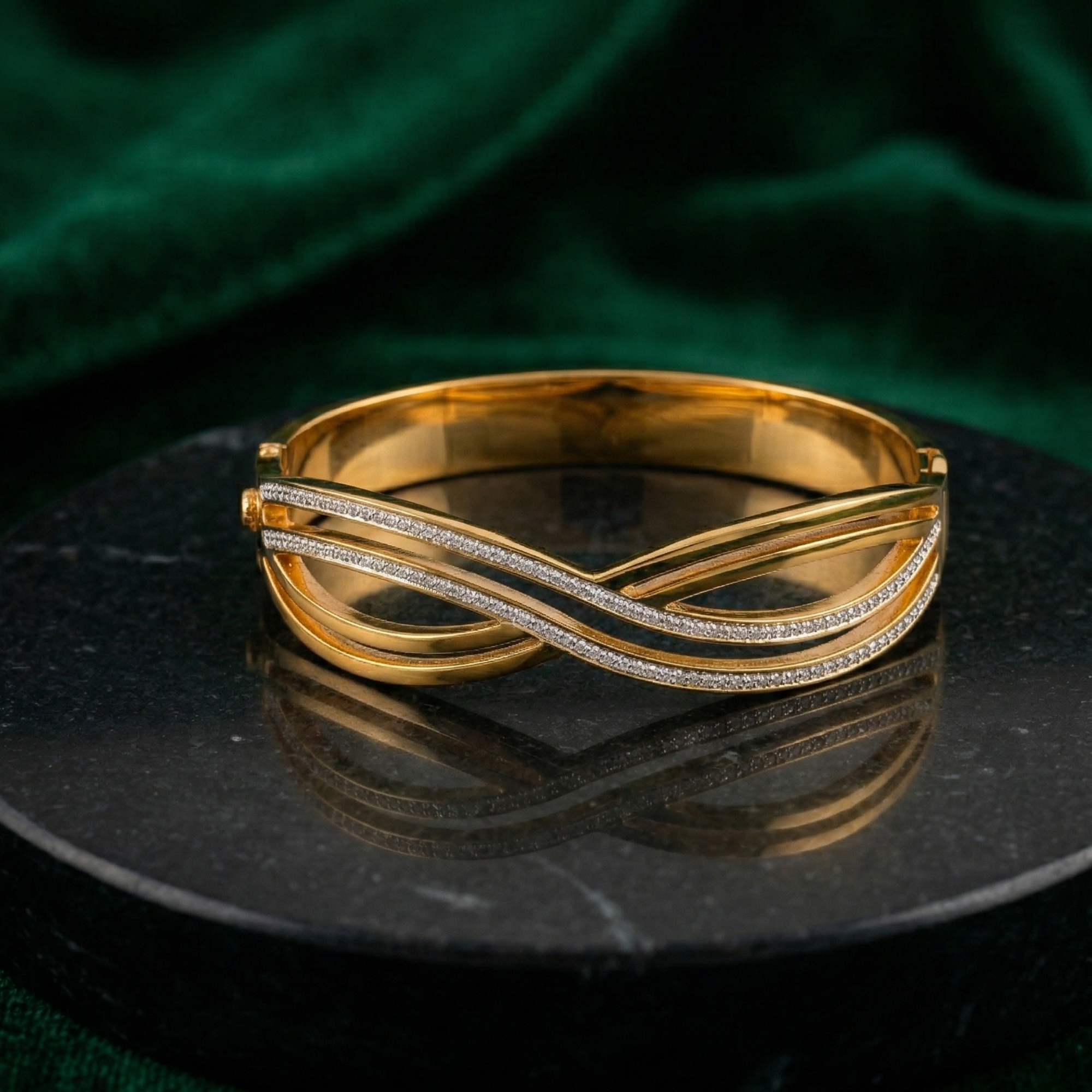 Infinity Luxe Crystal Bangle – Gold Signature Edition