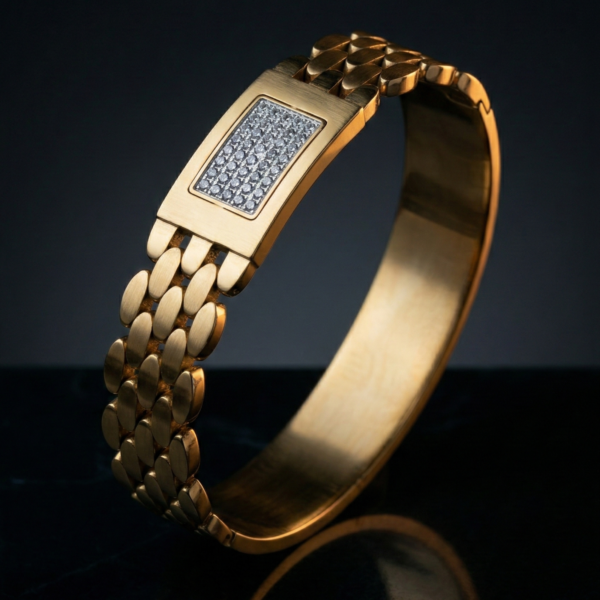 Royal Chain Crystal Cuff – Gold Elite Edition
