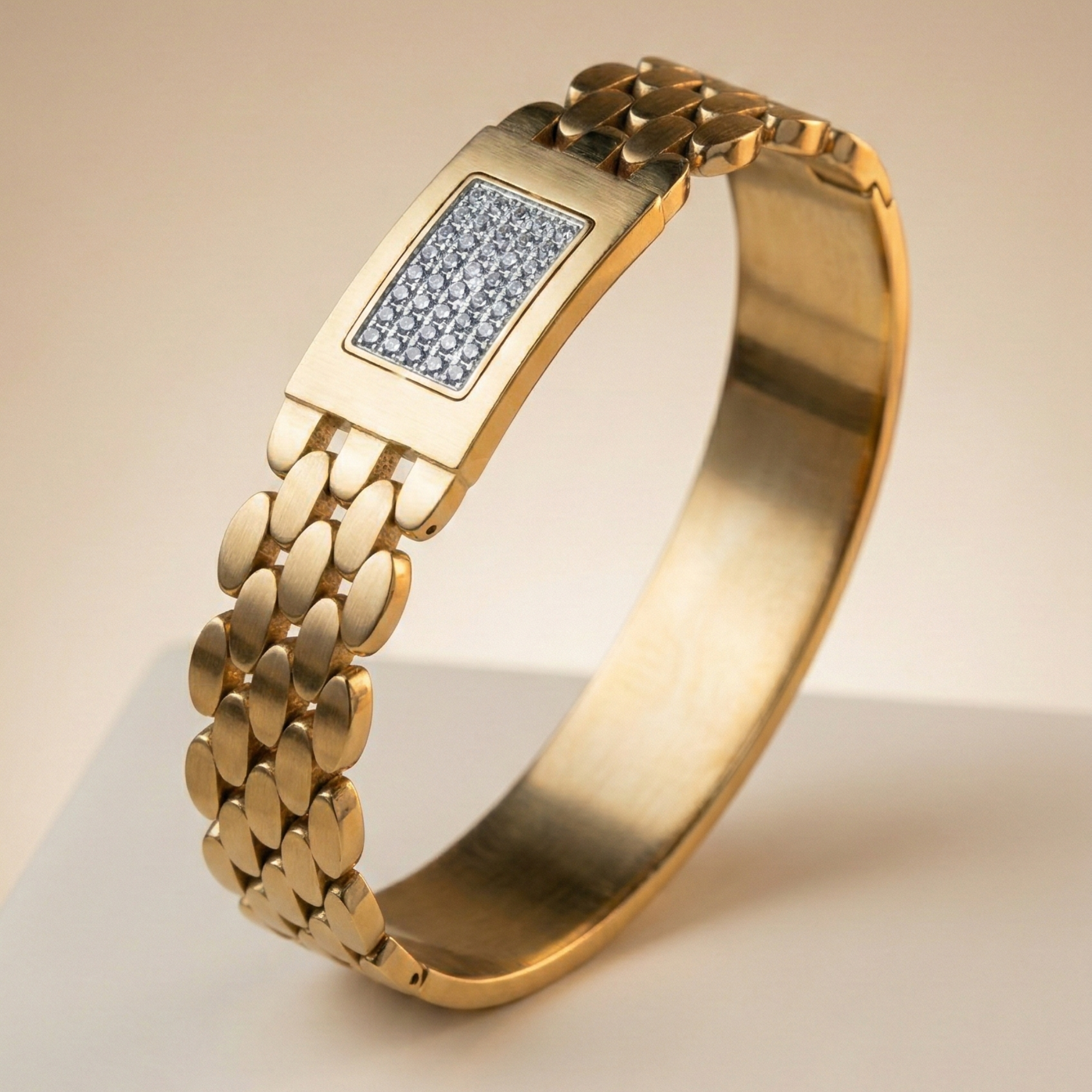 Royal Chain Crystal Cuff – Gold Elite Edition